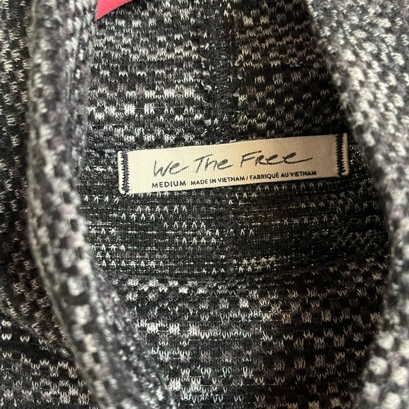 We the Free slit side Tunic Medium - Picture 9 of 10